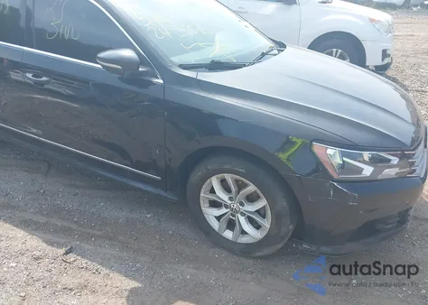 2016 Volkswagen Passat 1.8T S z USA, uszkodzony, nr VIN 1VWAT7A30GC058676